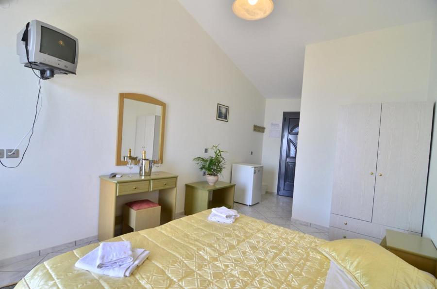 Hotel Olympiada Vrachos Bagian luar foto