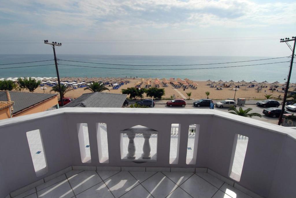 Hotel Olympiada Vrachos Bagian luar foto